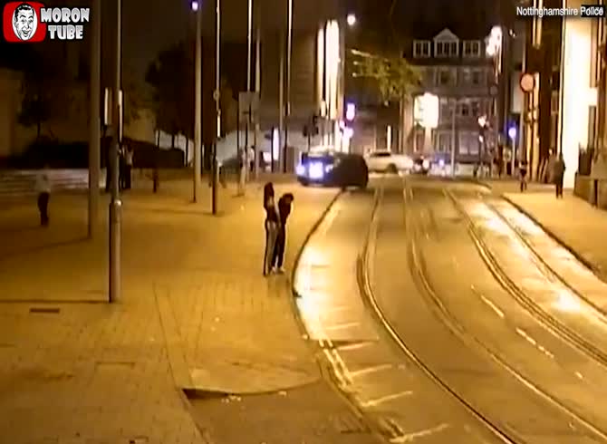 Video :After a disagreement, the driver crashes into the crowd